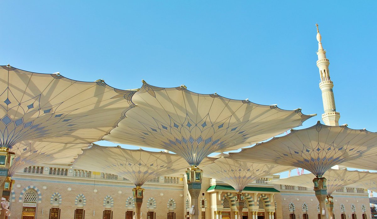 Masjid an-Nabawi — Medinska dvorišta s kišobranima